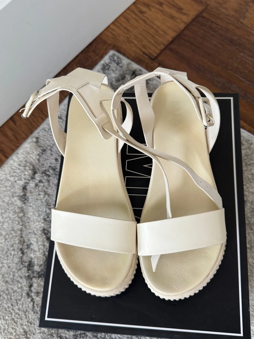 EUC MIA Women's Bone Platform Sandals - T-Strappy Buckle Design